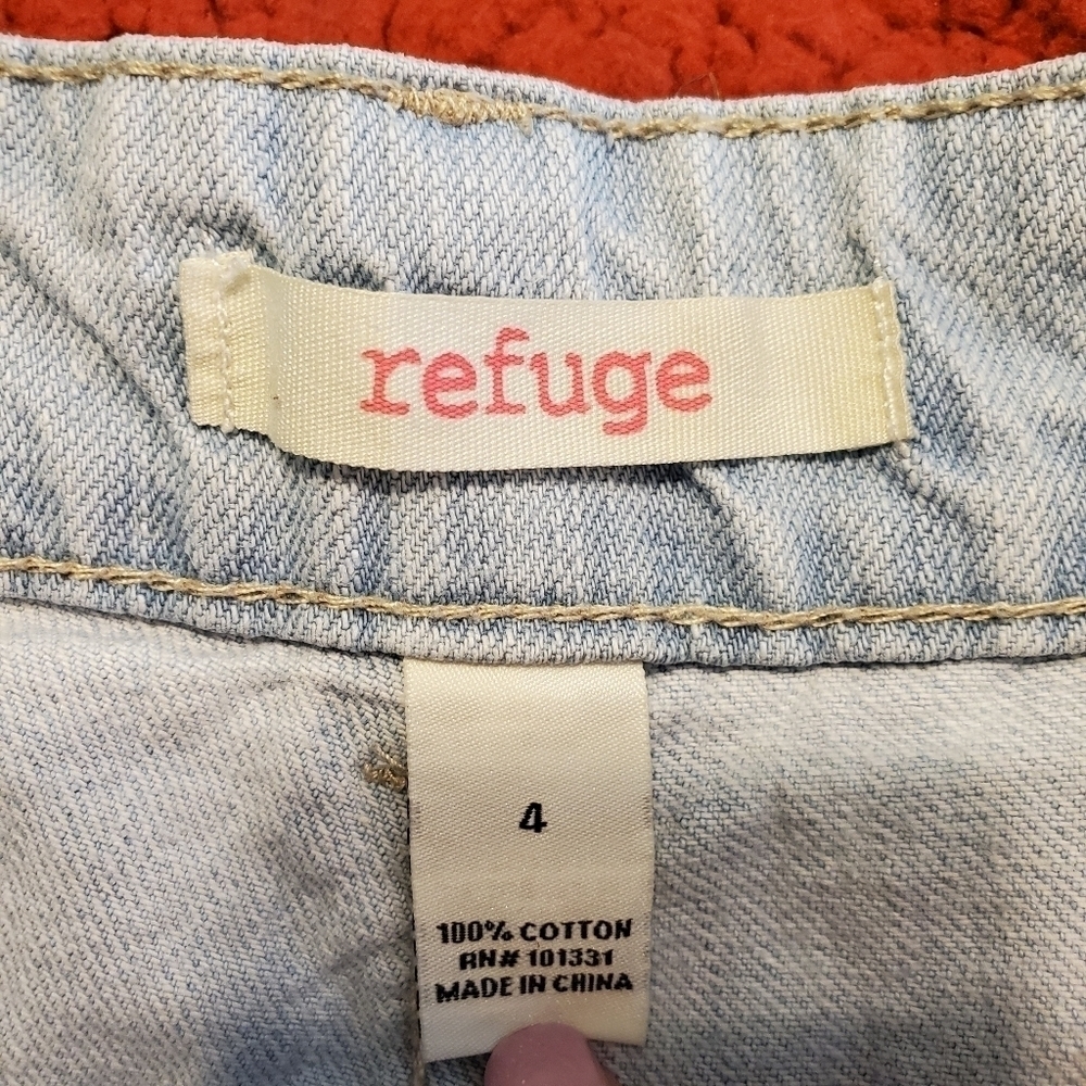 REFUGE DISTRESSED BLEACHED DENIM SHORTS - Picture 7 of 7
